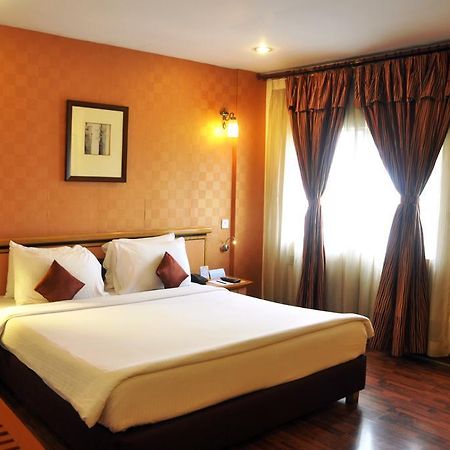 Indismart Hotel 콜카타 외부 사진