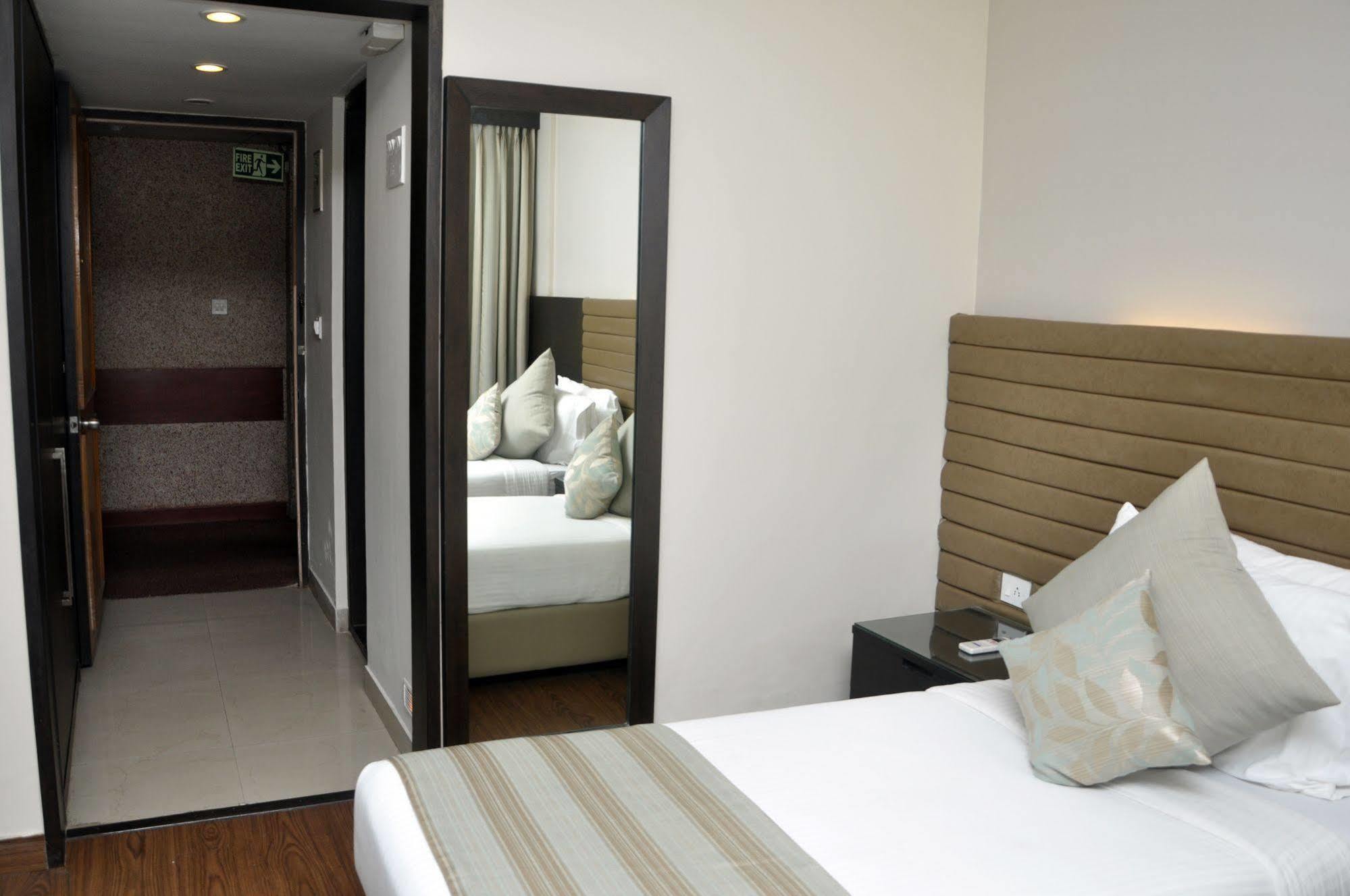 Indismart Hotel 콜카타 외부 사진